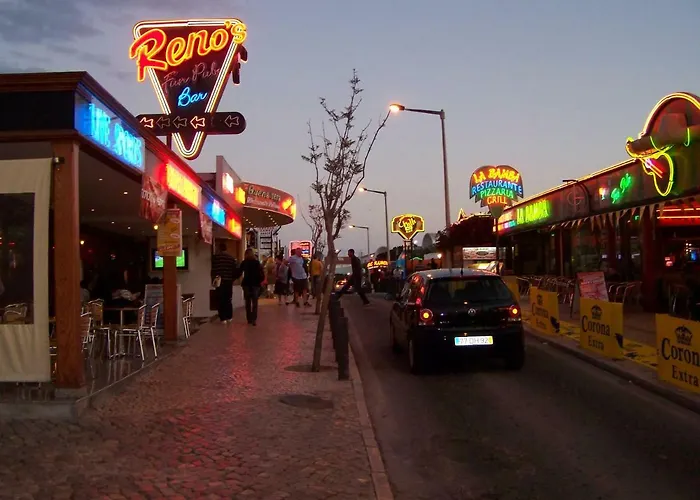 Deluxe H アパート